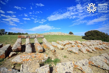 9 nuraghe genna maria - mensoloni.JPG